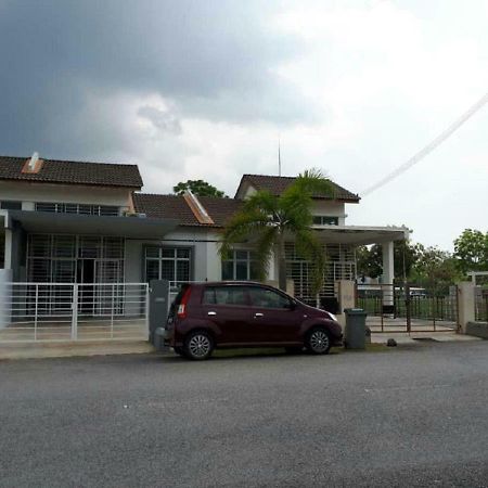 Lindanazri Homestay Mitc Melaka מראה חיצוני תמונה